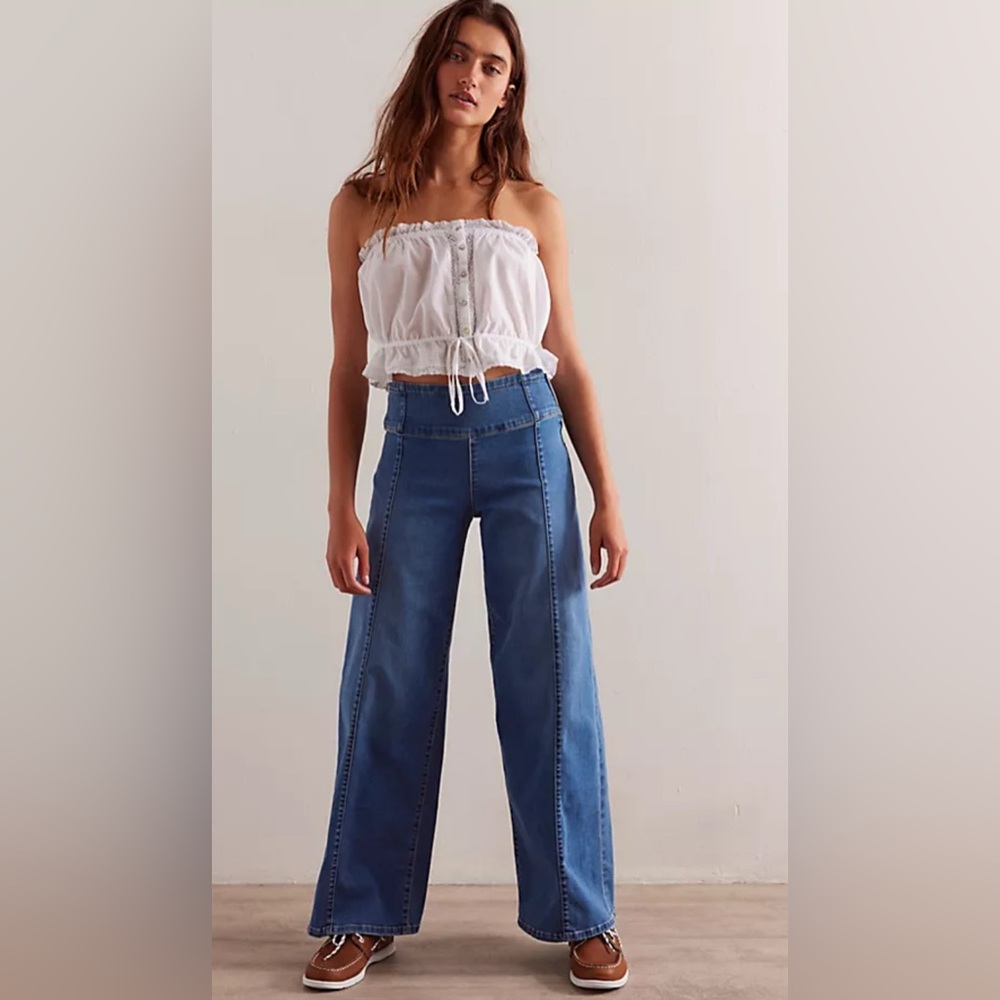 We The Free Denim Flare Jeans! Excellent condition- only wore a few times.